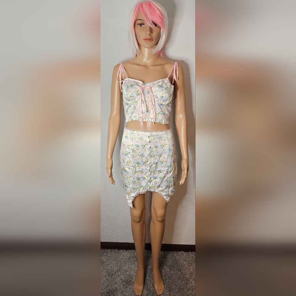 NWOT Ditsy Pattern Ruffle Set S - Picture 3 of 7